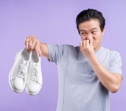 Cách khử mùi giày hôi hiệu quả, nhanh chóng