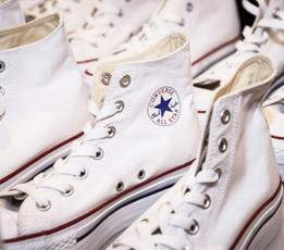 Cách tấy vết ố vàng trên giày