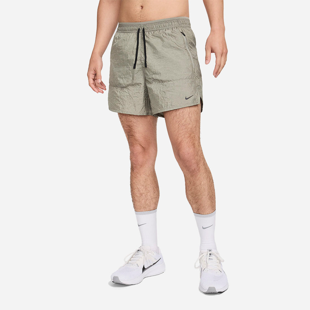 Quần Ngắn Thể Thao Nam Nike Dri-Fit Stride - Xám - Supersports Vietnam