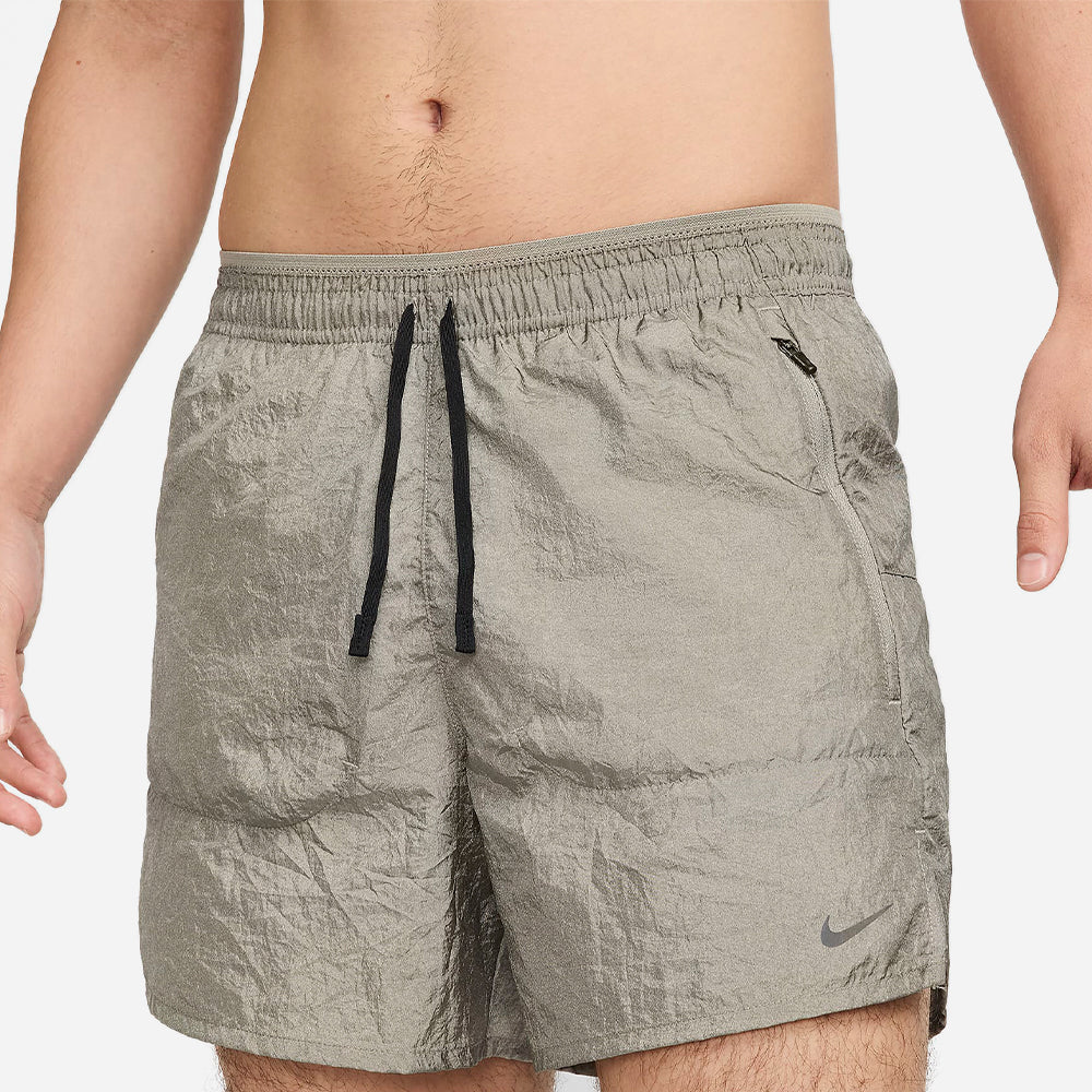 Quần Ngắn Thể Thao Nam Nike Dri-Fit Stride - Xám - Supersports Vietnam