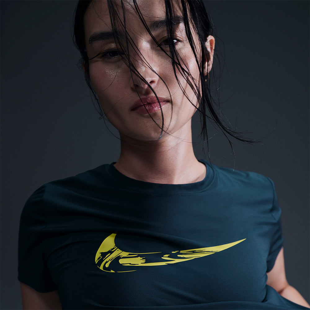 Áo Thun Tay Ngắn Nữ Nike Dri-Fit Graphic - Xanh Navy - Supersports Vietnam