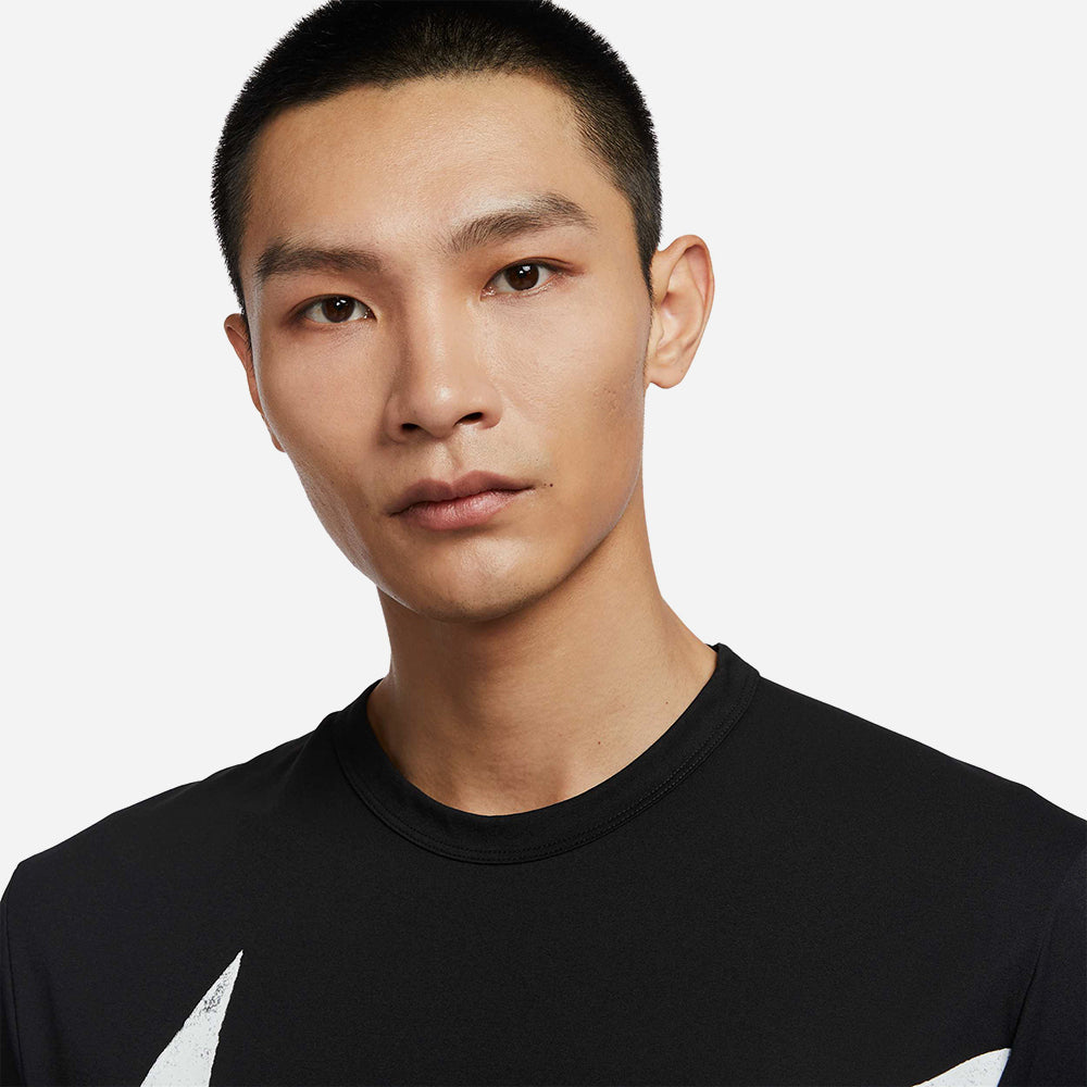 Áo Thun Nam Nike Dri-Fit Hyverse Swoosh - Đen - Supersports Vietnam