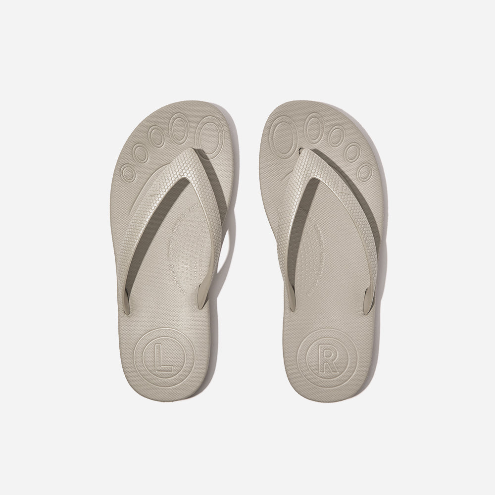 Dép Xỏ Ngón Trẻ Em Fitflop Iqushion Shimmer Ergonomic - Xám - Supersports Vietnam