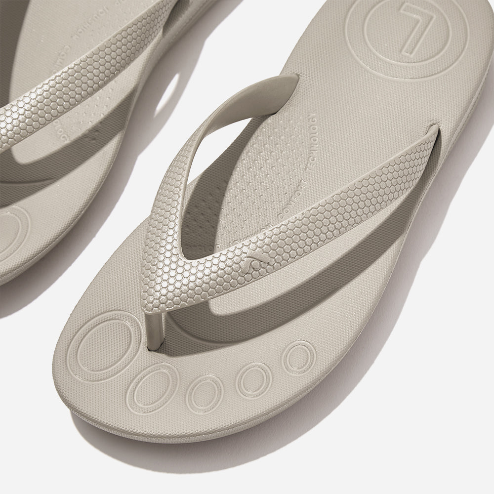 Dép Xỏ Ngón Trẻ Em Fitflop Iqushion Shimmer Ergonomic - Xám - Supersports Vietnam