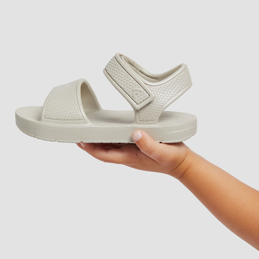 Giày Sandal Trẻ Em Fitflop Iqushion Toddler Shimmer Ergonomic - Xám - Supersports Vietnam