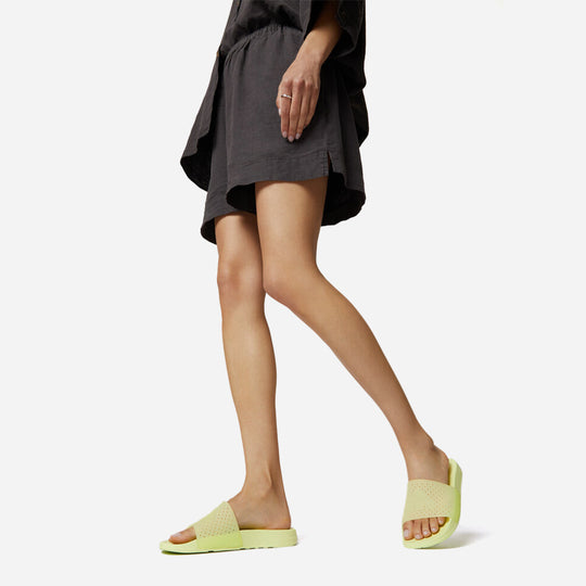 Dép Quai Ngang Nữ Fitflop Iqushion Arrow Translucent Perf Pool - Vàng Chanh