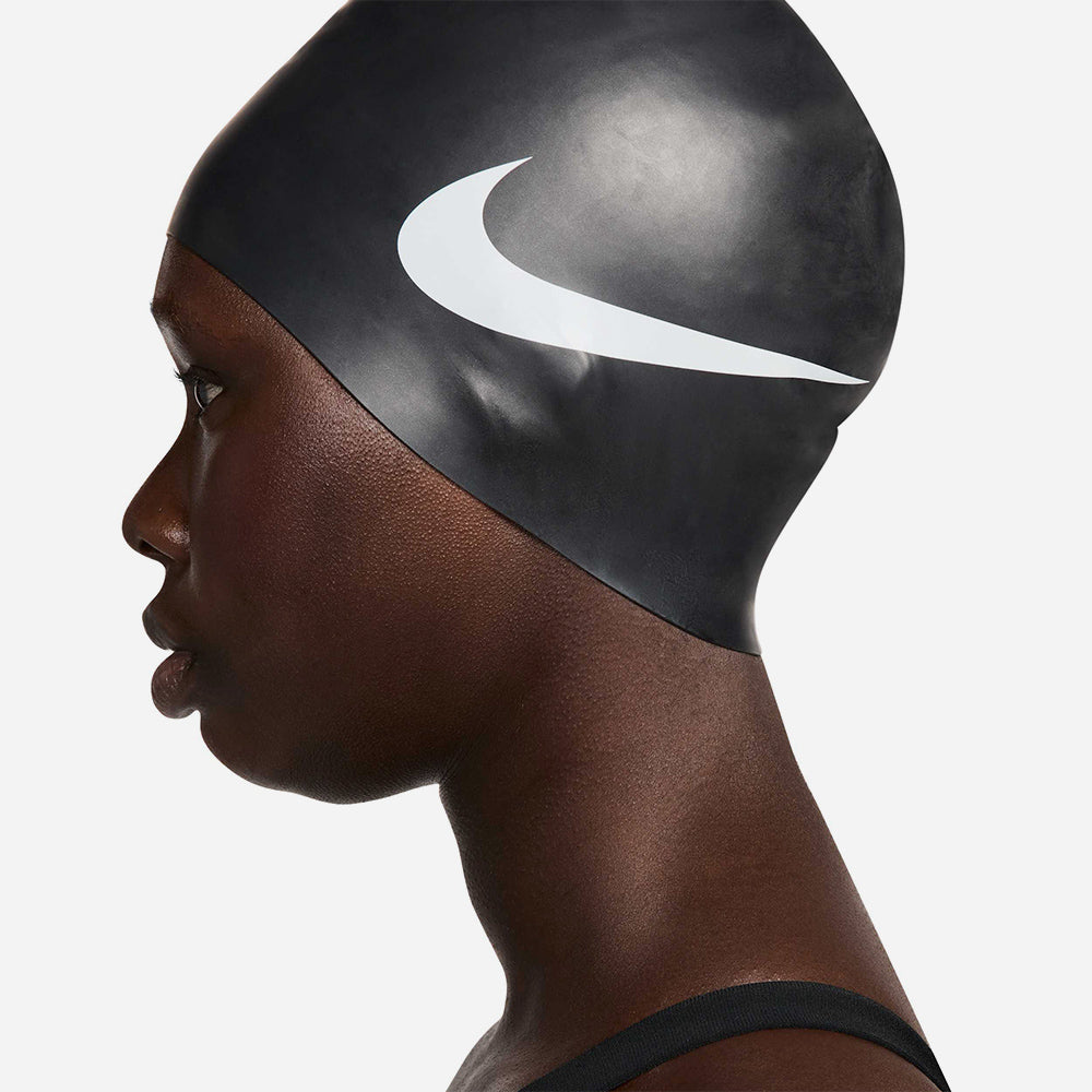 Nón Bơi Người Lớn Nike Swim Big Swoosh - Đen - Supersports Vietnam