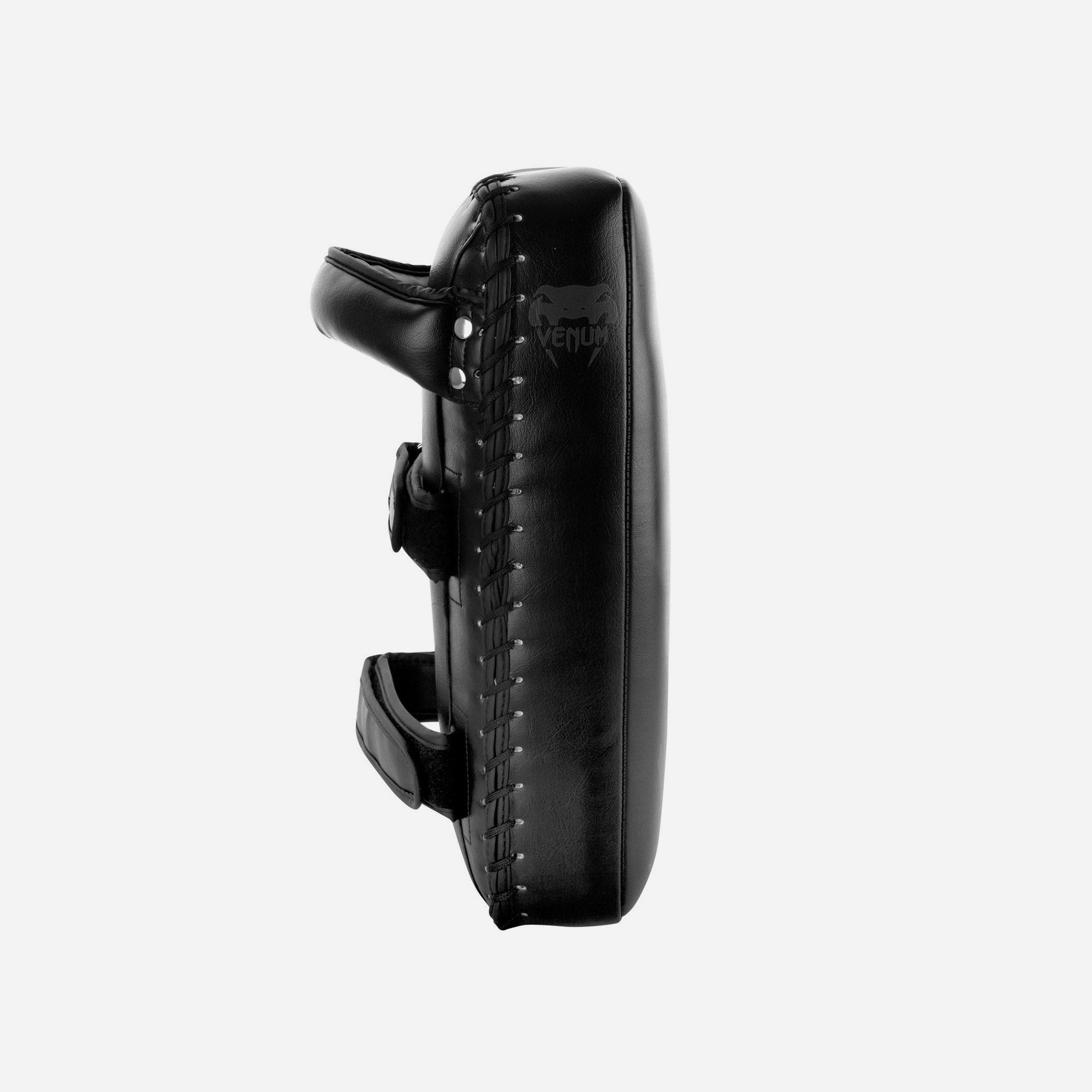 Đích Đấm Đá Tập Luyện Venum Giant Kick Pads (1 Đôi) - Đen - Supersports Vietnam