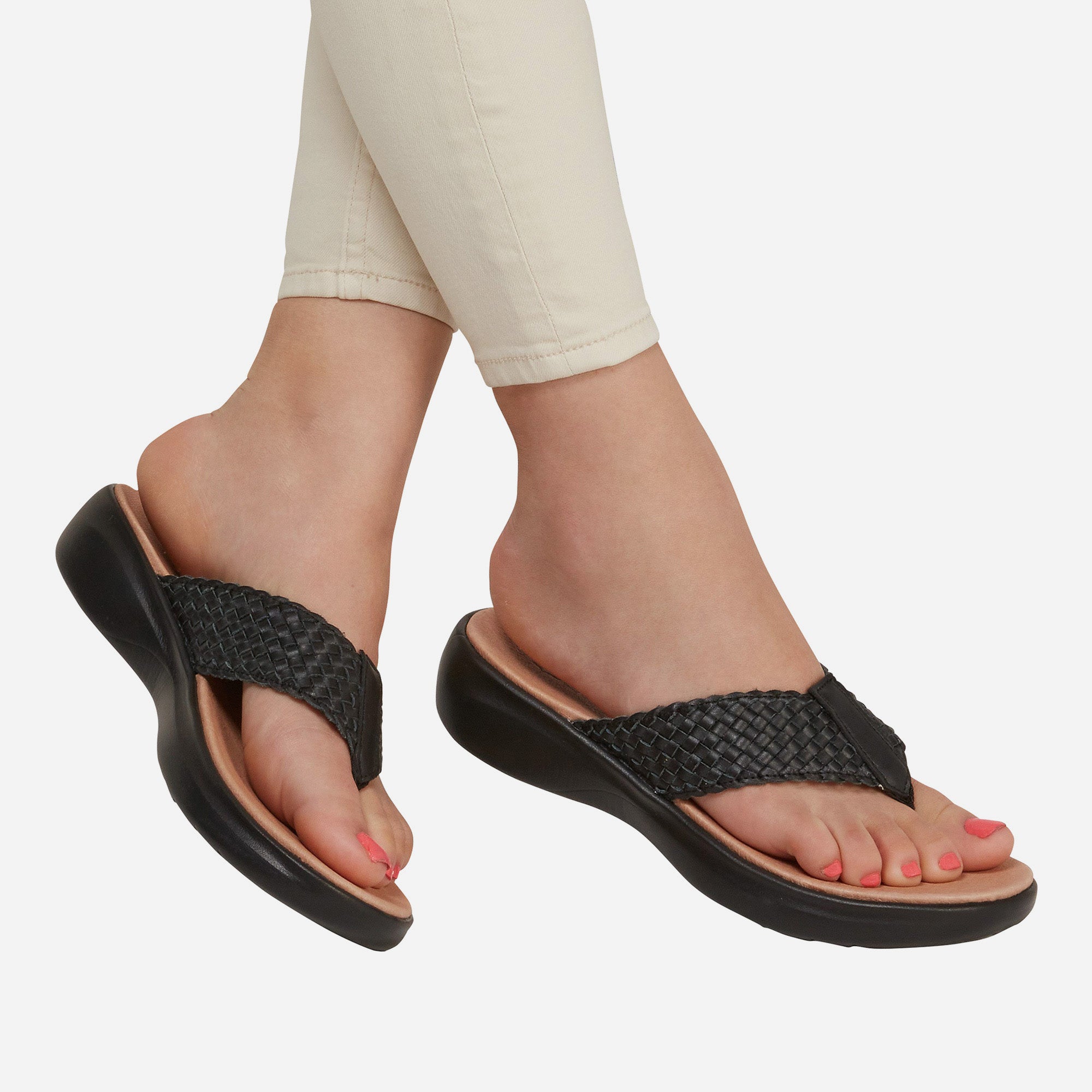 Dép Xỏ Ngón Nữ Skechers On-The-Go Luxe - Đen - Supersports Vietnam