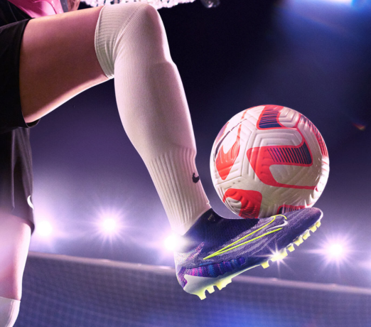 Giày Đá Bóng Nike Chính Hãng: Mercurial, Phantom Hay Tiempo Phù Hợp Với Bạn?