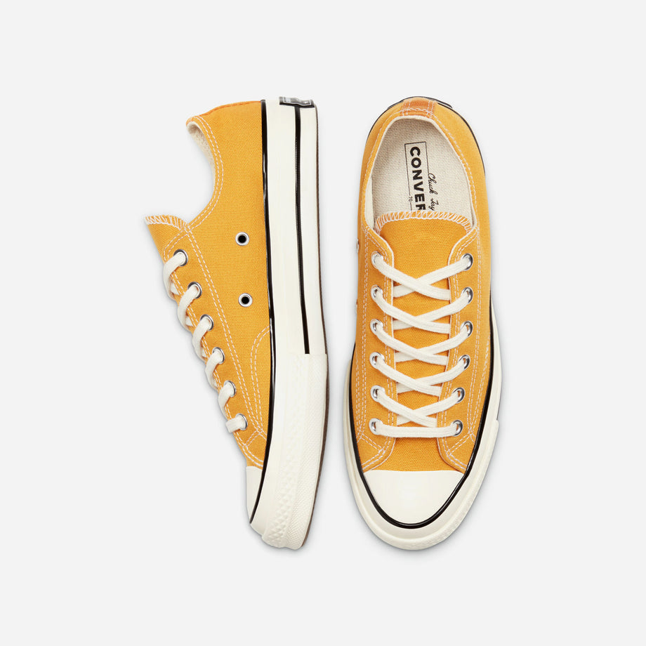 Yellow low shop cut converse