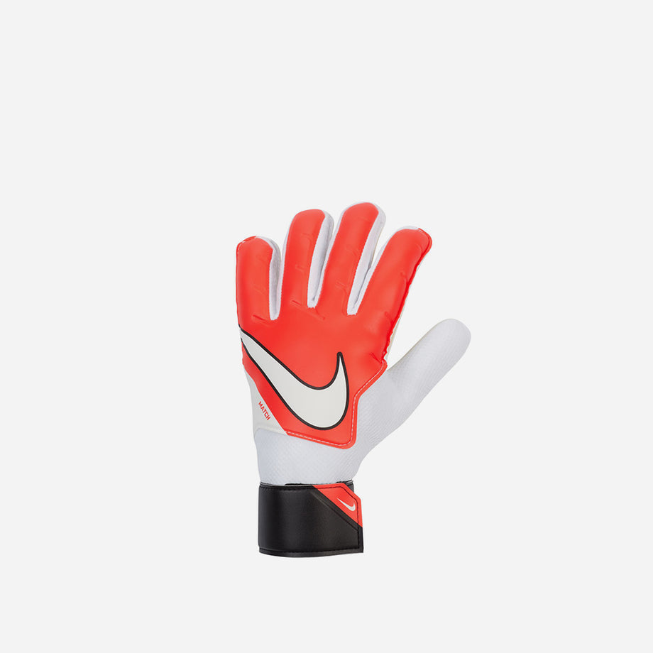 Nike slip on goalkeeper hot sale gloves