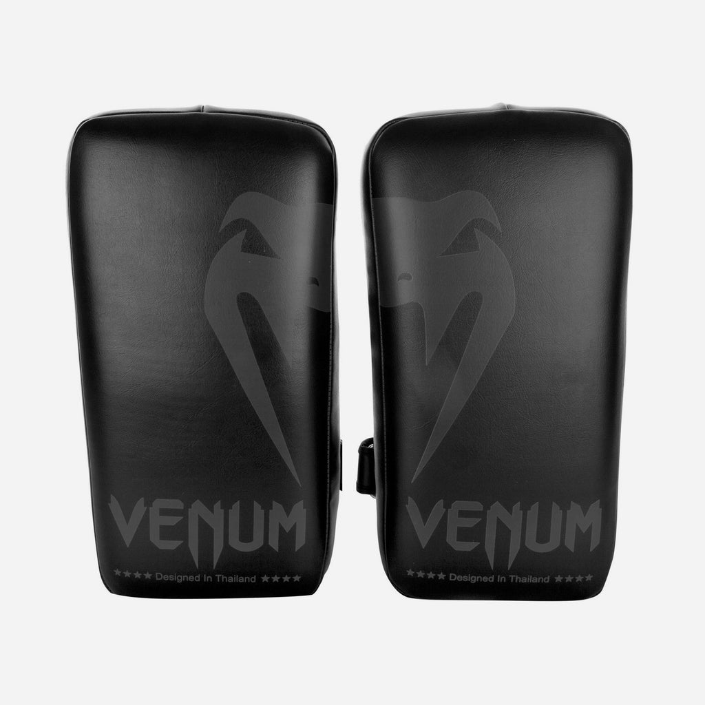 Đích Đấm Đá Tập Luyện Venum Giant Kick Pads (Pair)-Black/Black - Supersports Vietnam